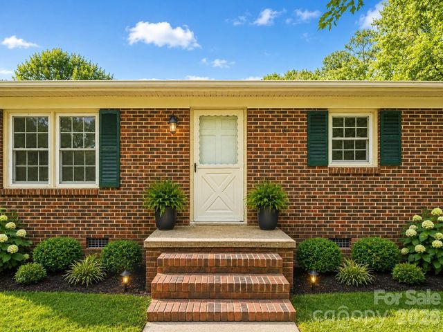 211 Lakeview Road, Cherryville, NC 28021