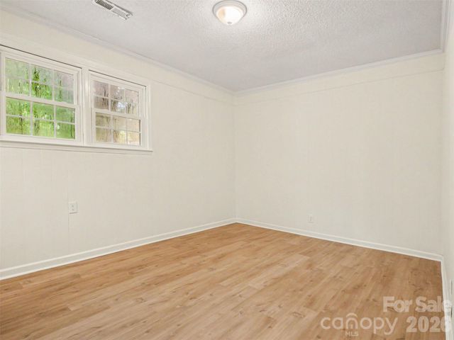 211 Lakeview Road, Cherryville, NC 28021