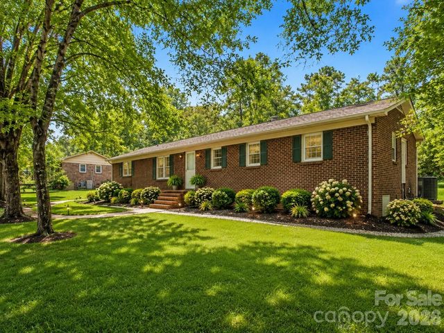 211 Lakeview Road, Cherryville, NC 28021