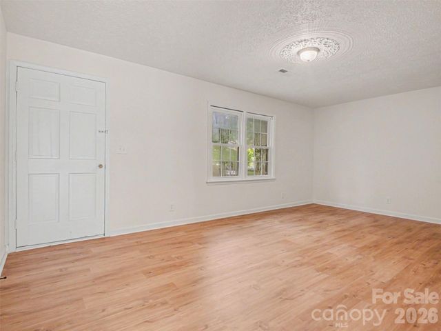 211 Lakeview Road, Cherryville, NC 28021