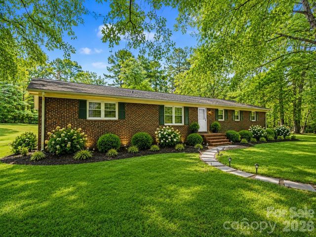 211 Lakeview Road, Cherryville, NC 28021