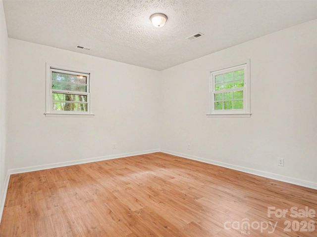 211 Lakeview Road, Cherryville, NC 28021