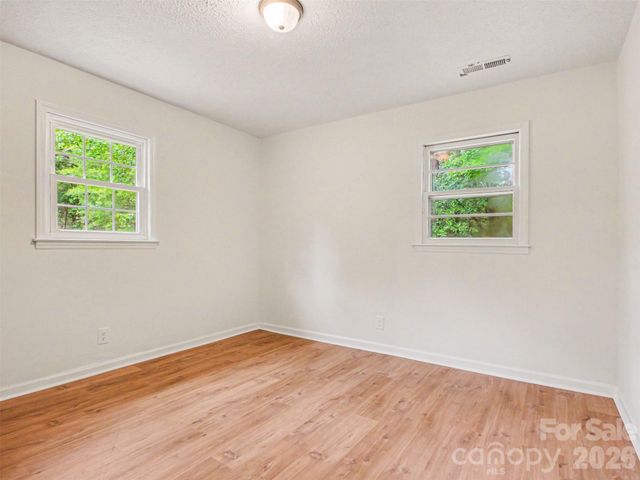 211 Lakeview Road, Cherryville, NC 28021