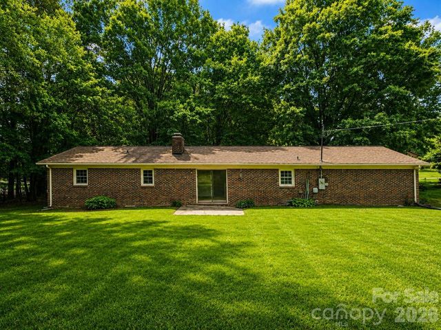211 Lakeview Road, Cherryville, NC 28021