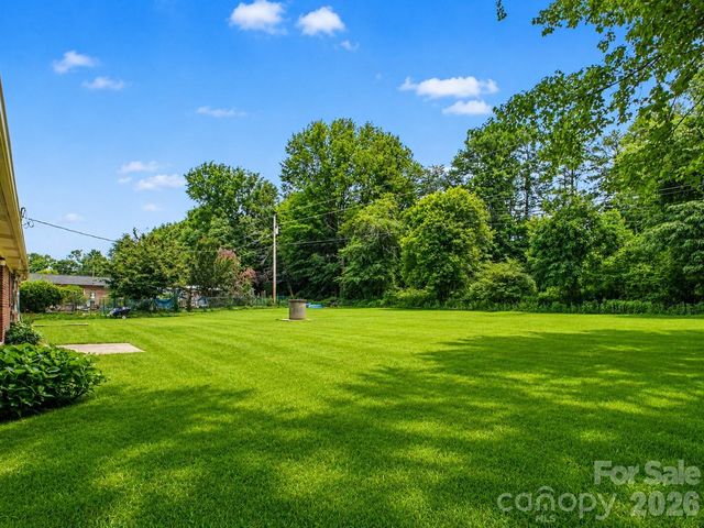 211 Lakeview Road, Cherryville, NC 28021