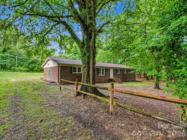 211 Lakeview Road, Cherryville, NC 28021