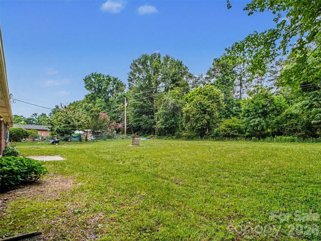 211 Lakeview Road, Cherryville, NC 28021