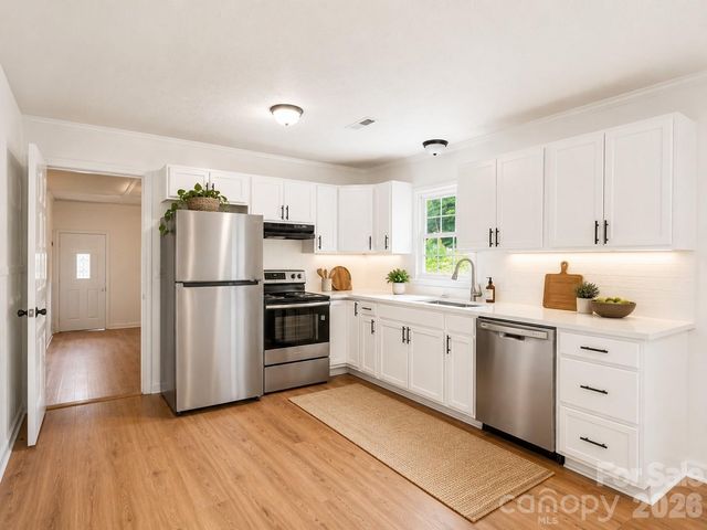 211 Lakeview Road, Cherryville, NC 28021