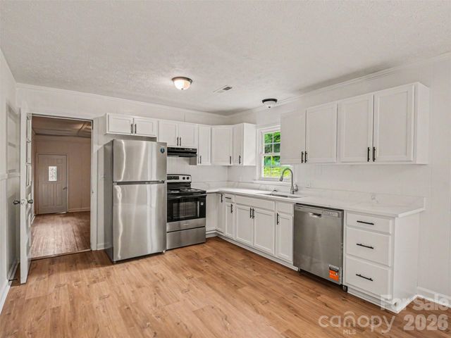 211 Lakeview Road, Cherryville, NC 28021