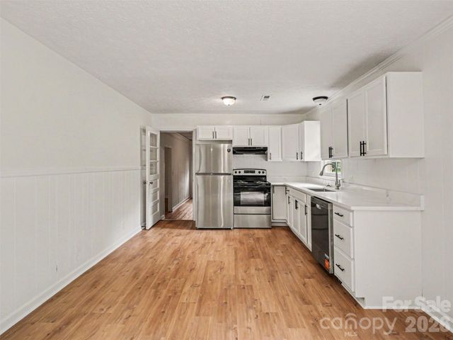 211 Lakeview Road, Cherryville, NC 28021