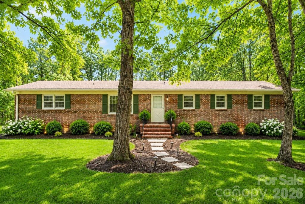 211 Lakeview Road, Cherryville, NC 28021