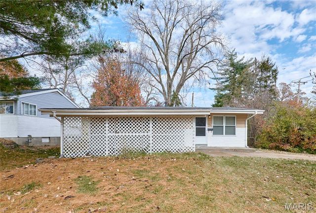 8701 Harold Drive, Berkeley, MO 63134