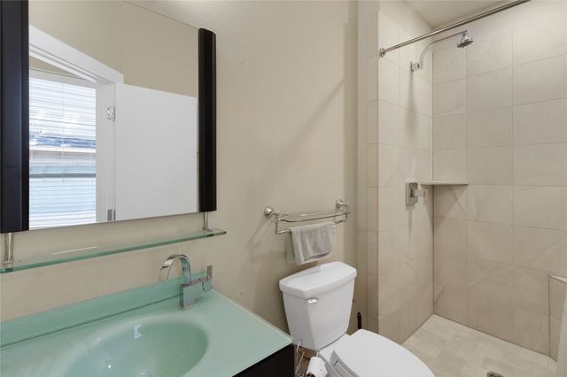 3915 Congress Avenue 200, Dallas, TX 75219