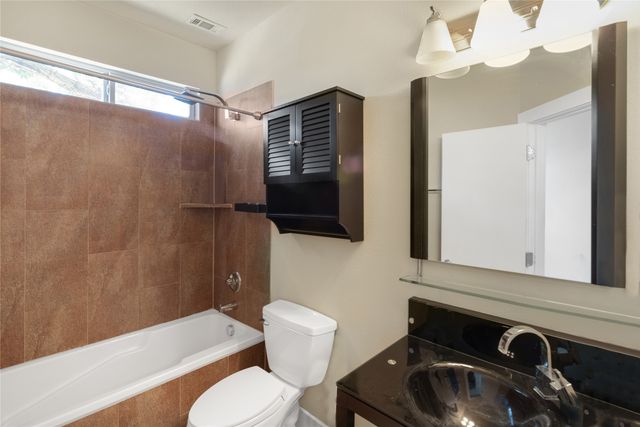3915 Congress Avenue 200, Dallas, TX 75219