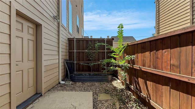 3915 Congress Avenue 200, Dallas, TX 75219