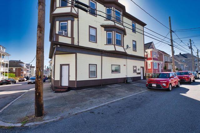 36 Kane St, New Bedford, MA 02740