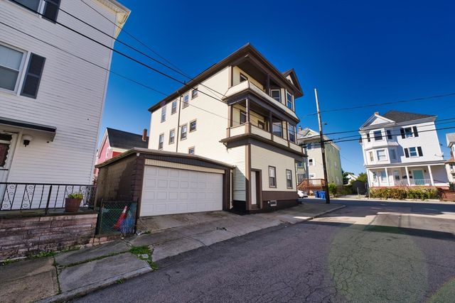 36 Kane St, New Bedford, MA 02740