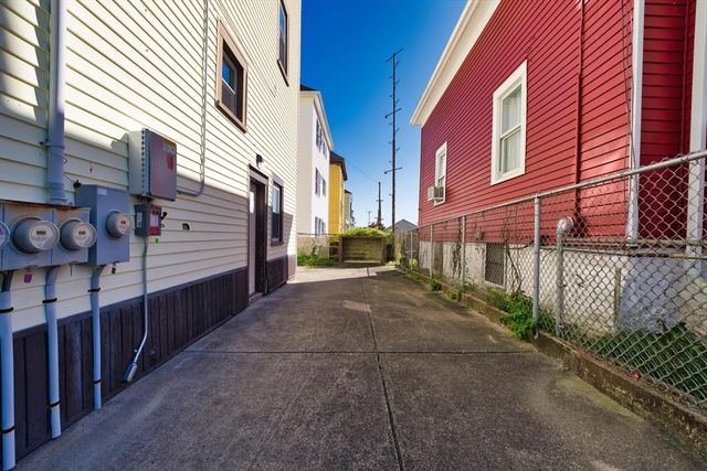 36 Kane St, New Bedford, MA 02740