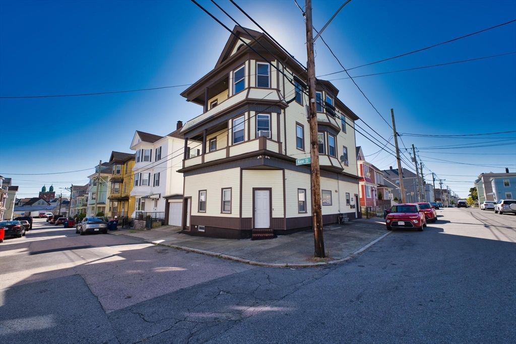 36 Kane St, New Bedford, MA 02740