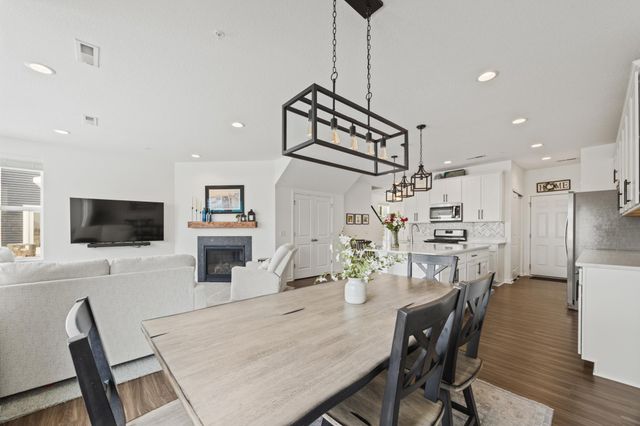 7161 Walnut Grove Way N, Maple Grove, MN 55311