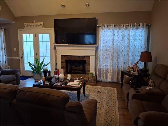 84 PEBBLE CREEK Drive, Newnan, GA 30265