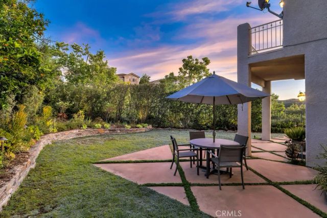 22420 Pinewood Court, Calabasas, CA 91302
