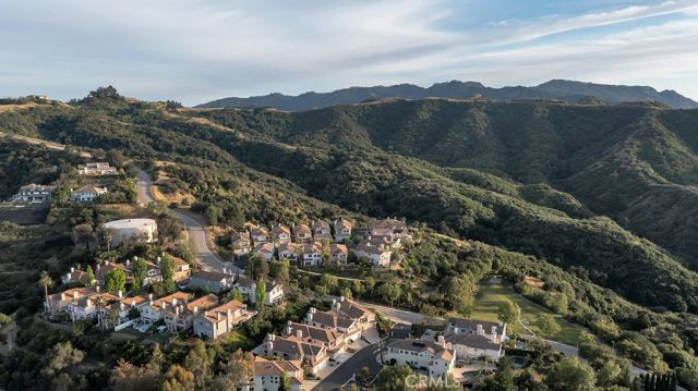 22420 Pinewood Court, Calabasas, CA 91302