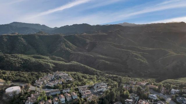 22420 Pinewood Court, Calabasas, CA 91302