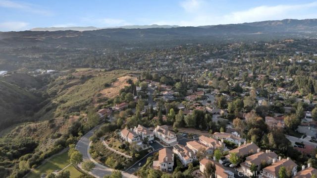 22420 Pinewood Court, Calabasas, CA 91302