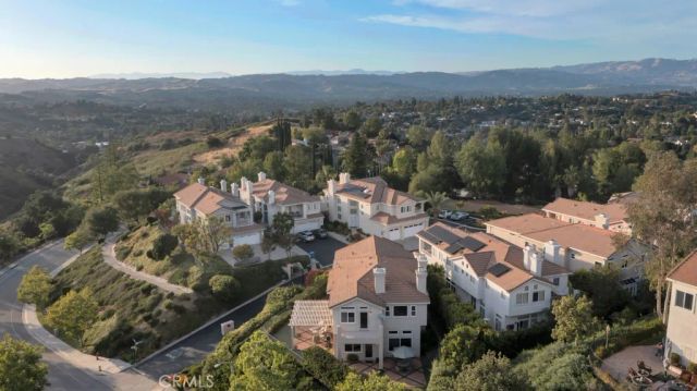 22420 Pinewood Court, Calabasas, CA 91302