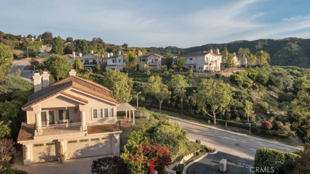 22420 Pinewood Court, Calabasas, CA 91302