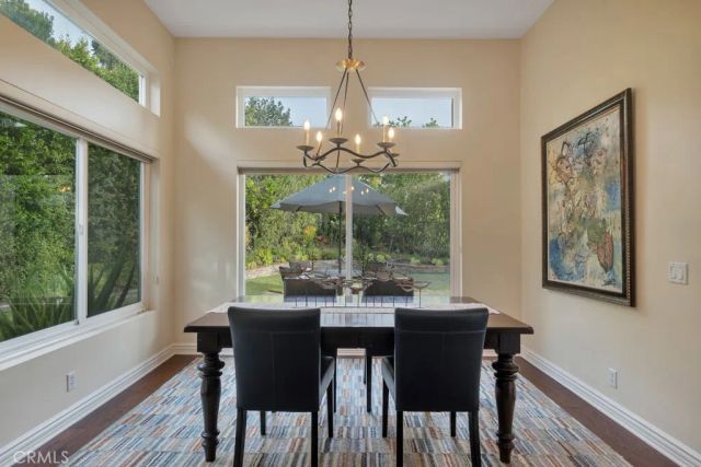 22420 Pinewood Court, Calabasas, CA 91302