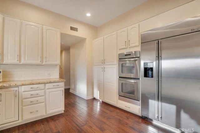 22420 Pinewood Court, Calabasas, CA 91302