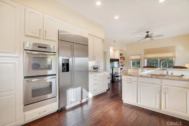 22420 Pinewood Court, Calabasas, CA 91302