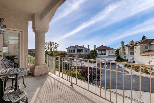 22420 Pinewood Court, Calabasas, CA 91302