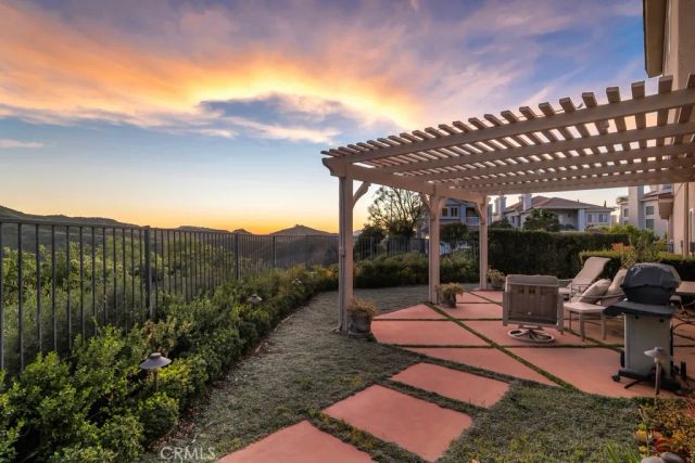 22420 Pinewood Court, Calabasas, CA 91302