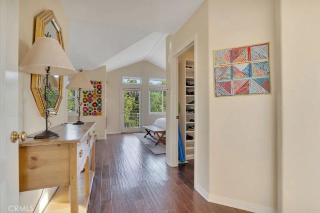 22420 Pinewood Court, Calabasas, CA 91302