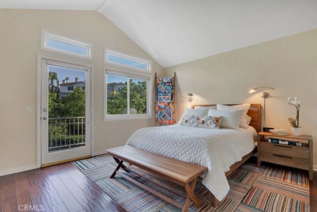 22420 Pinewood Court, Calabasas, CA 91302