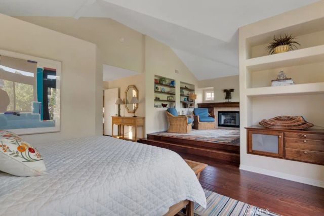 22420 Pinewood Court, Calabasas, CA 91302