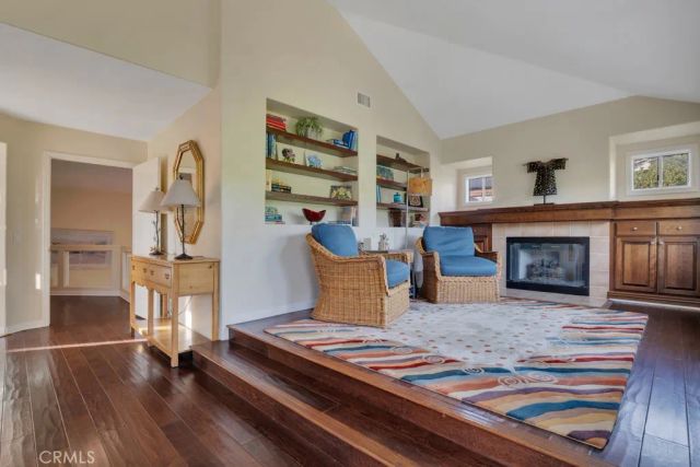 22420 Pinewood Court, Calabasas, CA 91302