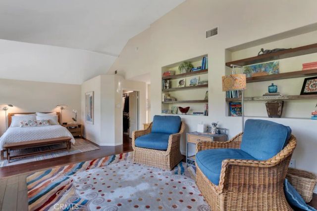 22420 Pinewood Court, Calabasas, CA 91302