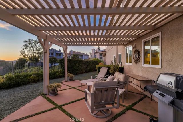 22420 Pinewood Court, Calabasas, CA 91302