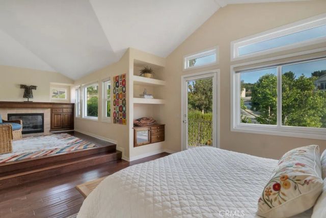 22420 Pinewood Court, Calabasas, CA 91302