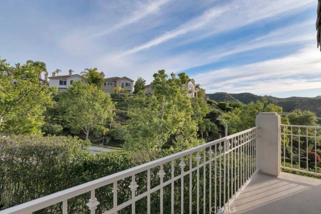 22420 Pinewood Court, Calabasas, CA 91302
