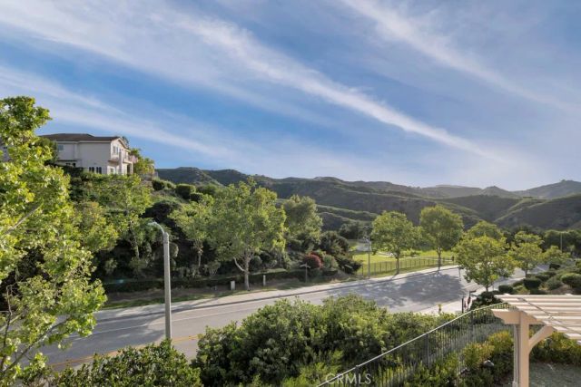 22420 Pinewood Court, Calabasas, CA 91302