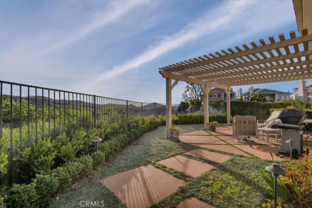 22420 Pinewood Court, Calabasas, CA 91302