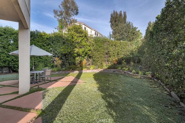 22420 Pinewood Court, Calabasas, CA 91302