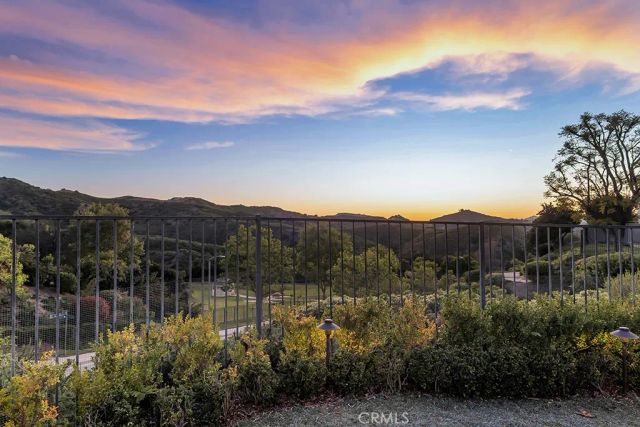 22420 Pinewood Court, Calabasas, CA 91302
