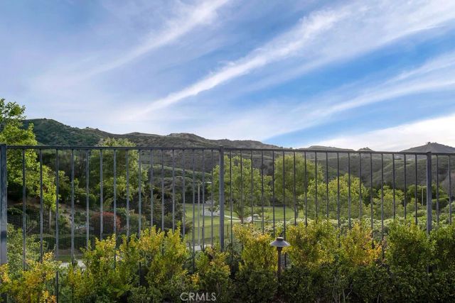 22420 Pinewood Court, Calabasas, CA 91302