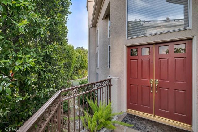 22420 Pinewood Court, Calabasas, CA 91302